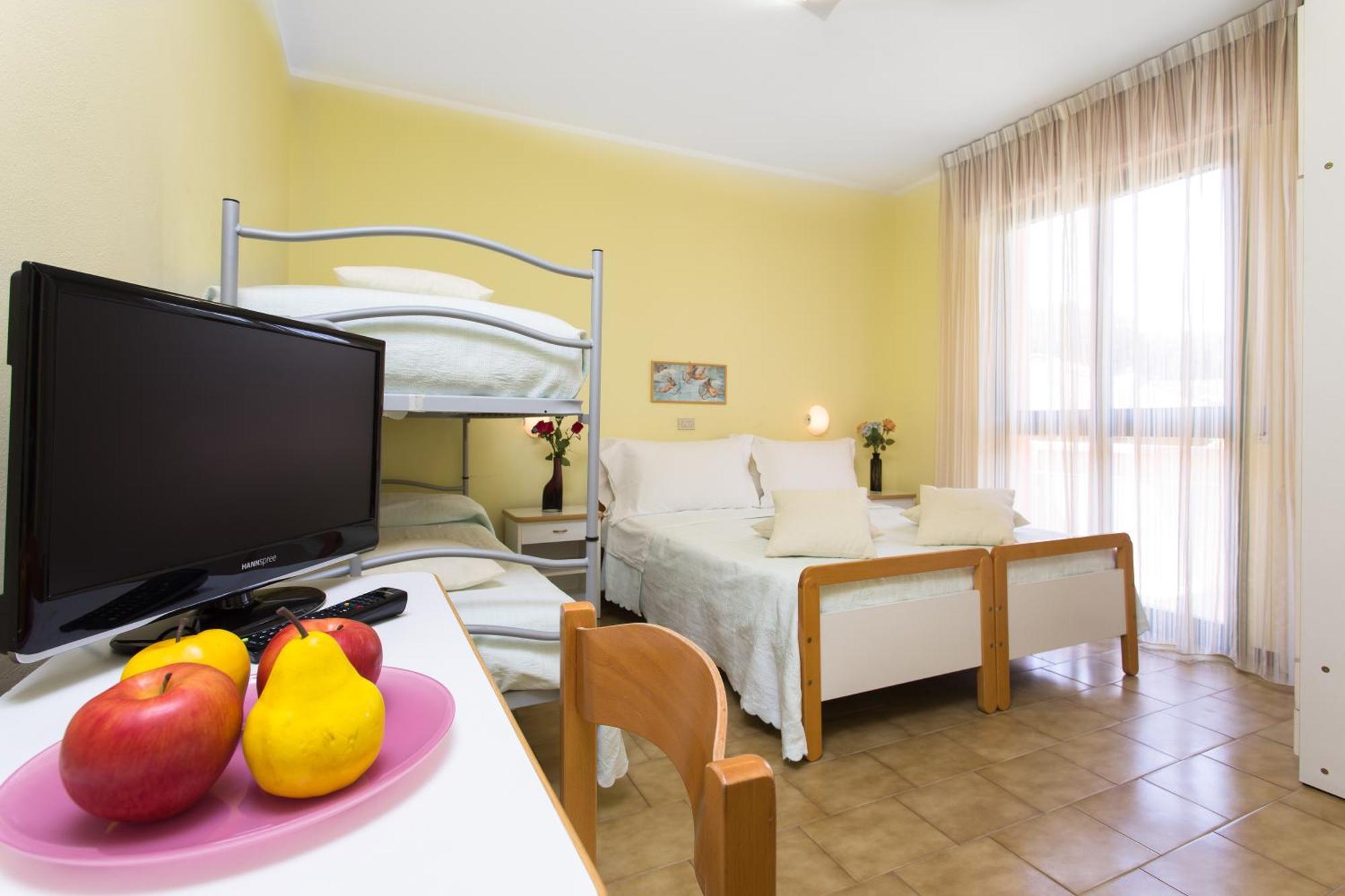 Hotel Valentino Pinarella Extérieur photo