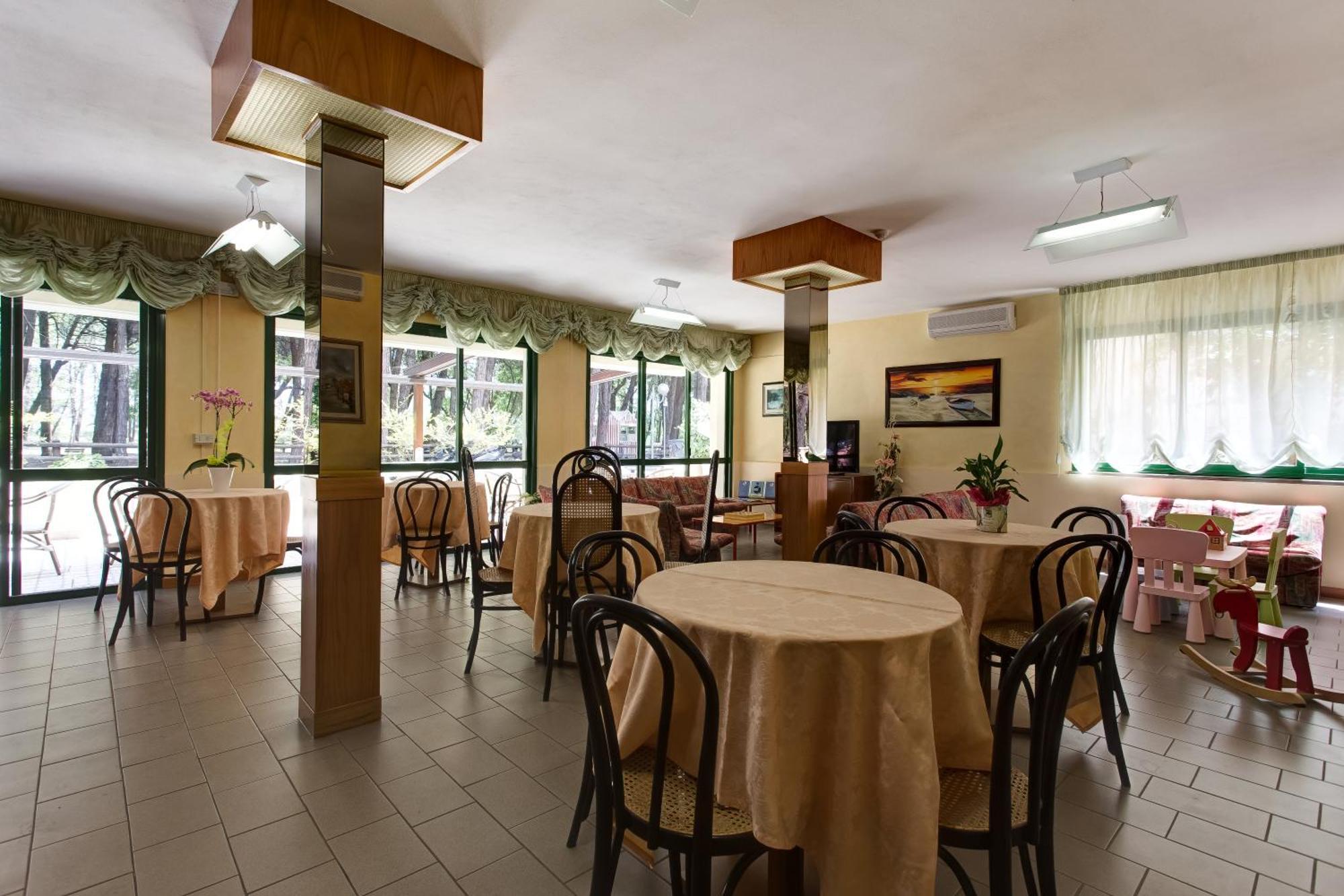 Hotel Valentino Pinarella Extérieur photo