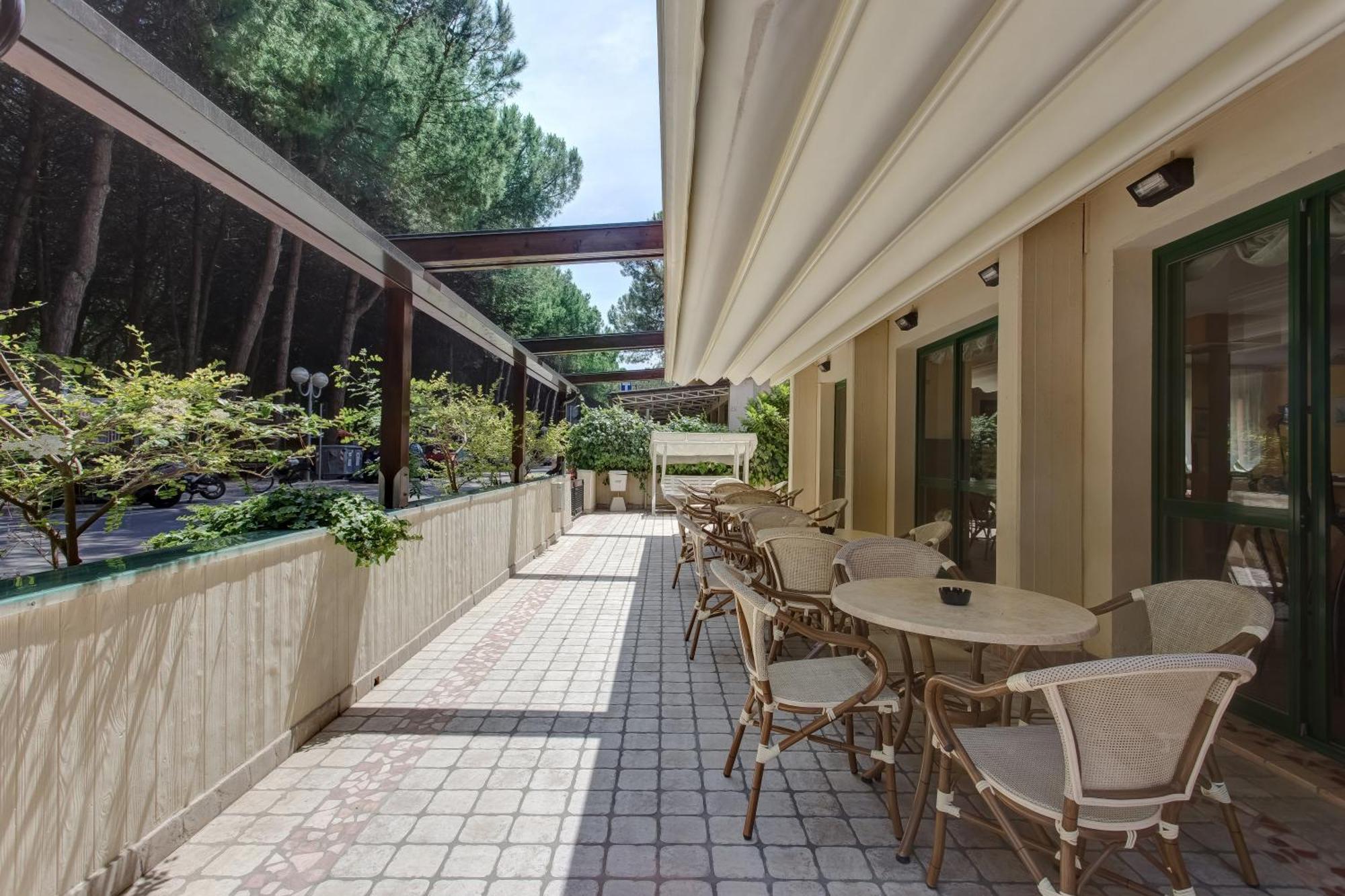 Hotel Valentino Pinarella Extérieur photo