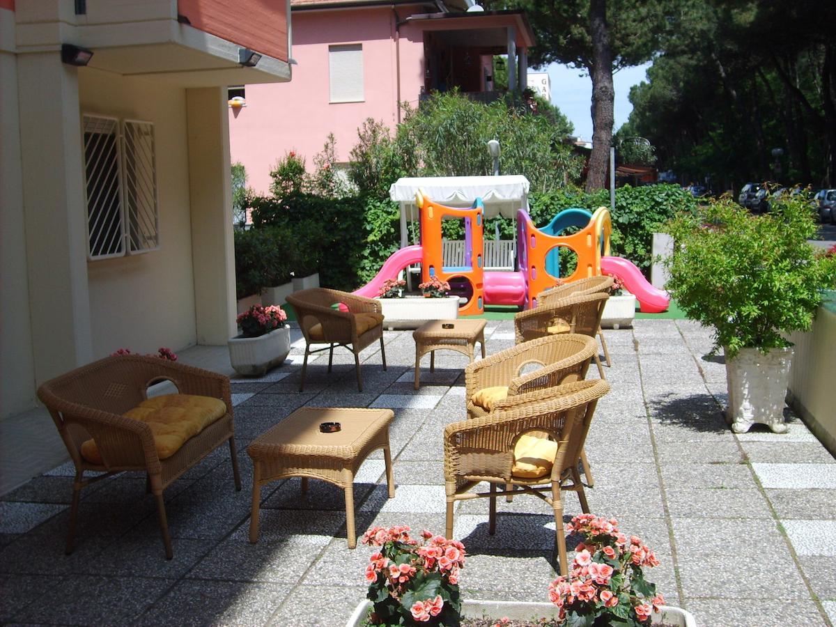 Hotel Valentino Pinarella Extérieur photo