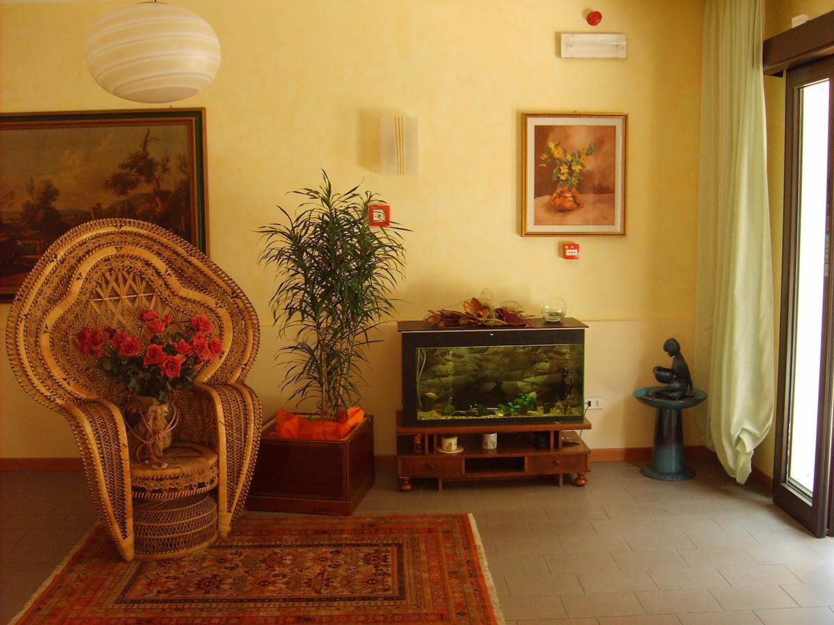 Hotel Valentino Pinarella Extérieur photo