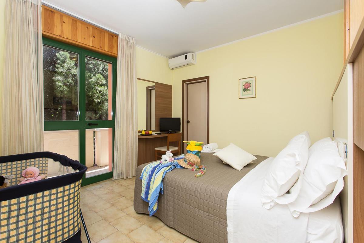 Hotel Valentino Pinarella Extérieur photo
